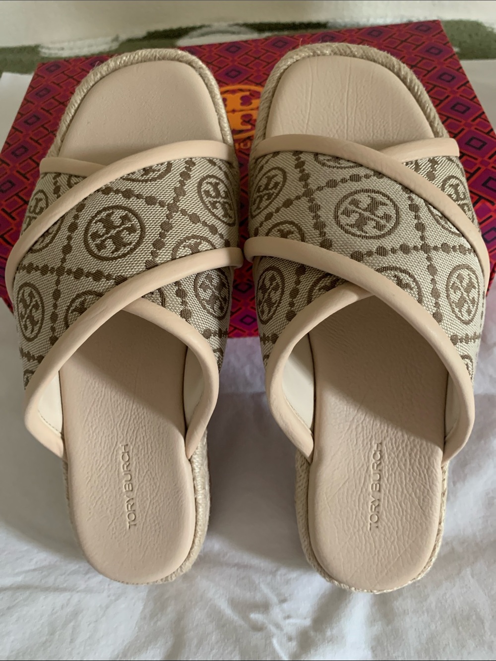 Tory Burch T Monogram Crisscross Espadrille Slide s.7 -hazel/ new cream/wheat